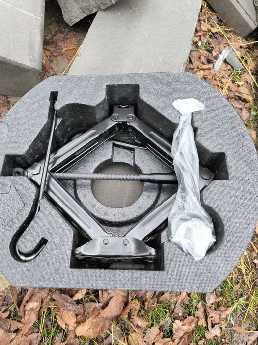 Домкрат с боксом