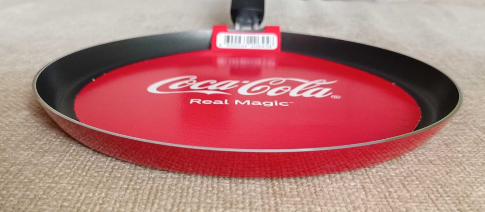 Тиган за палачинки лимитирана серия на COCA COLA. Нов.