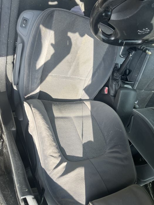 Interior peugeot 407 fara rupturi!