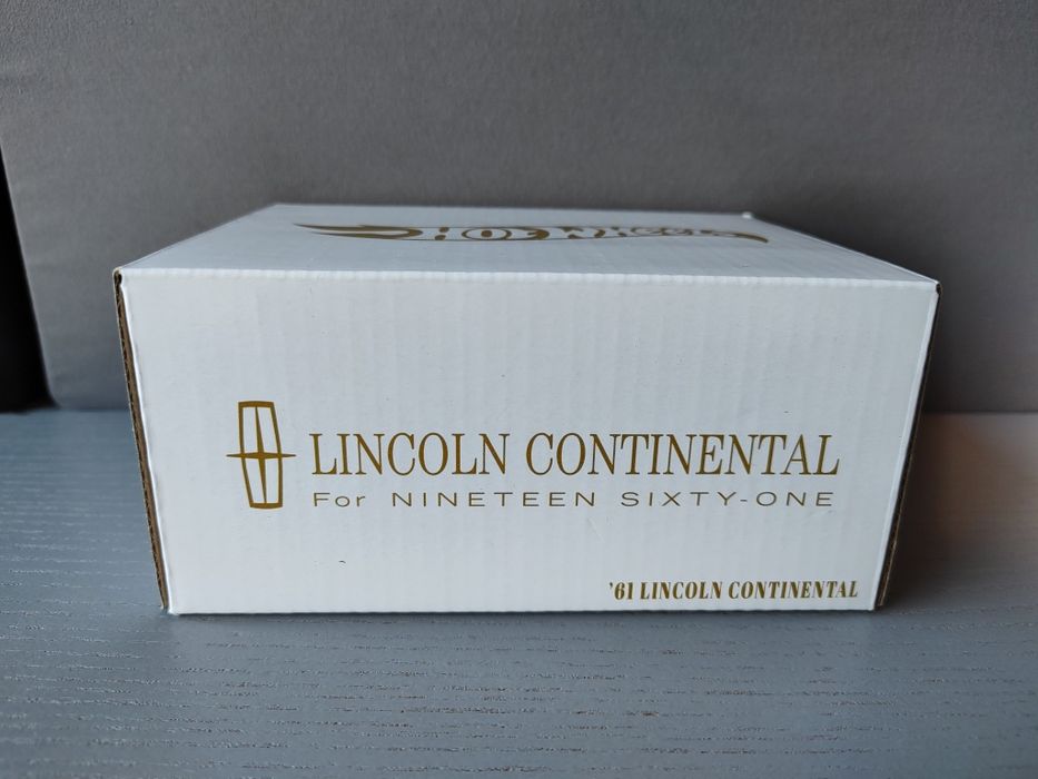 Hot Wheels RLC - 61 Lincoln Continental - cu 4 usi