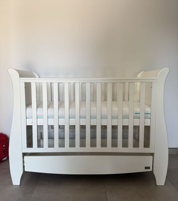 Patut evolutiv lemn + saltea cocos + 2 lenjerii Ikea