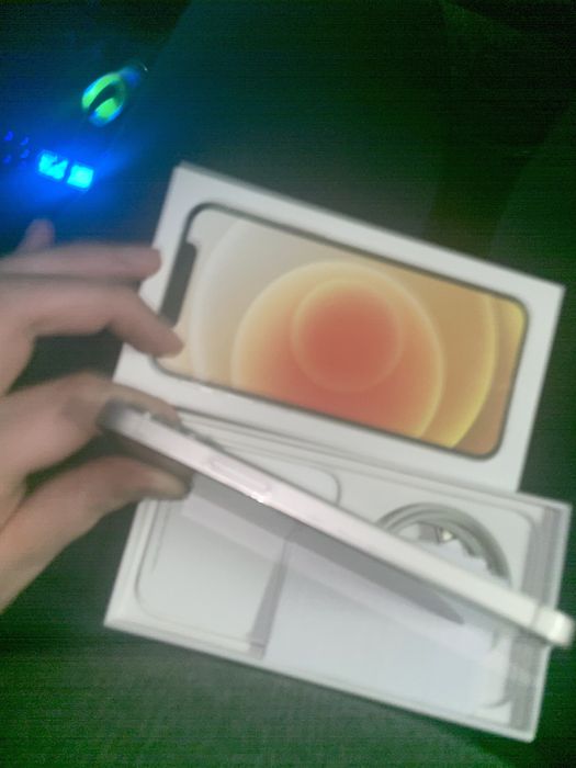 iPhone 12 с гарантией