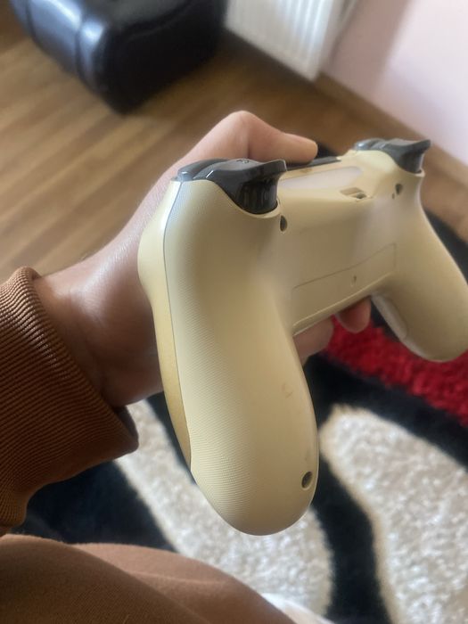 Джойстик за ps4.