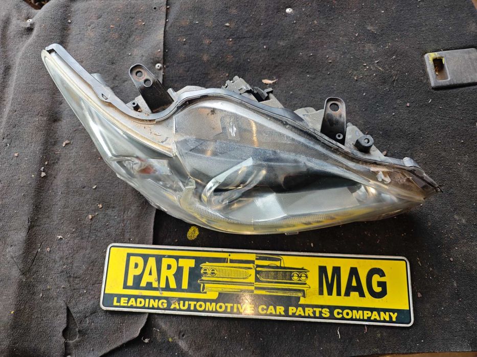 Десен ксенонов фар Lexus LX200H запазен няма счупено