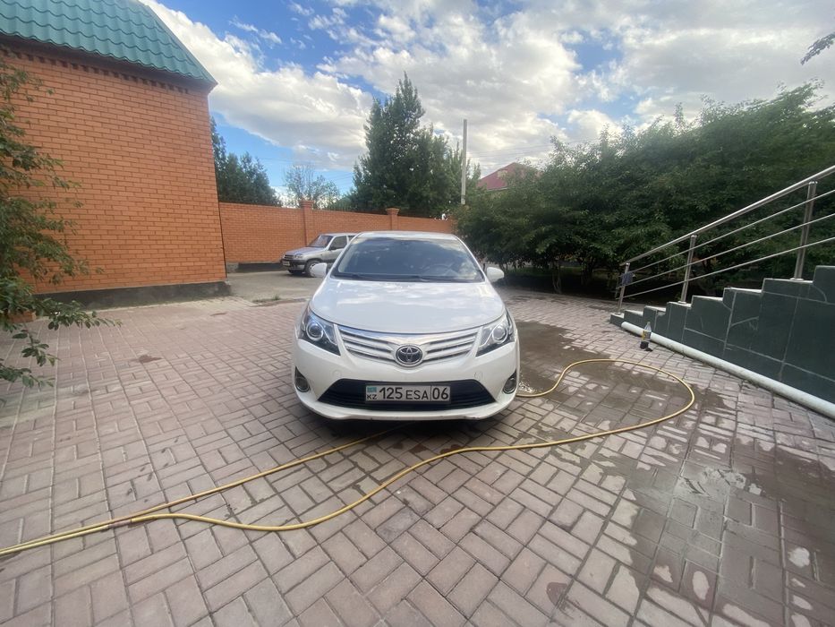 Toyota avensis 2015