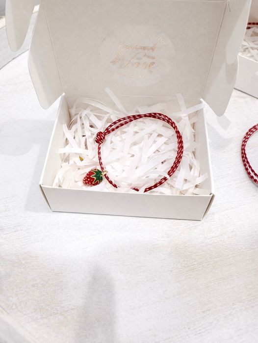 Мартенички с Камъни Swarovski и ягодки