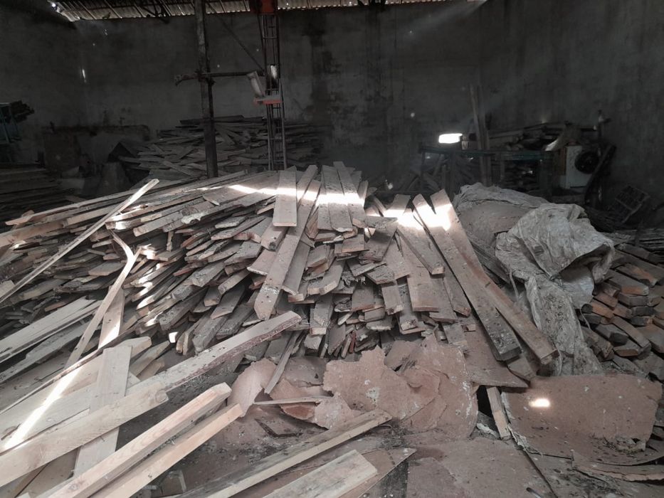 Ағаштар бар       .