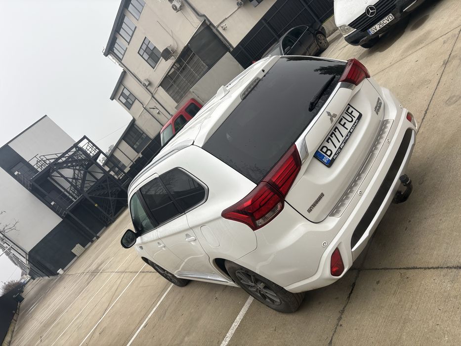 Vand Mitsubishi Outlander Benzina/Hybrid Plug In