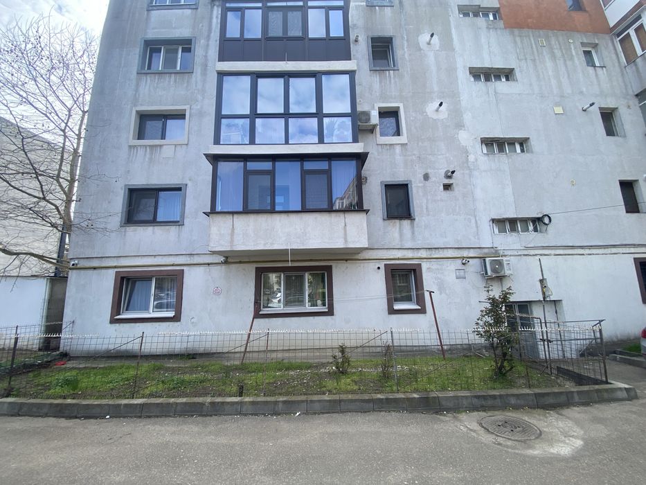 Vand Apartamen cu 2 Camere Semidecomandat