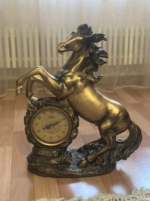 Часы статуэтка в виде лошади
