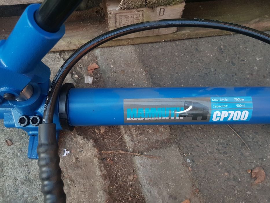 pompa hidraulica cilindrii hidraulici presa tone cric ridicare utilaje