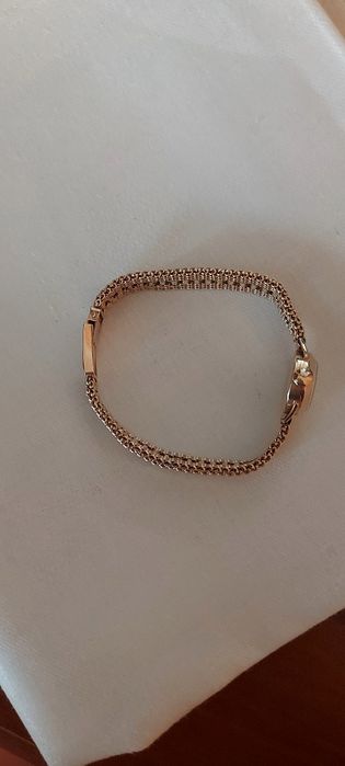 Продам женские золотые часы.