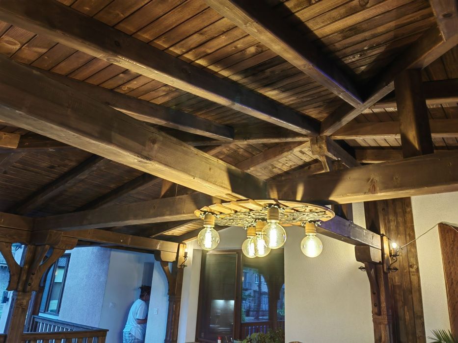 Ръчна изработка на битово осветление от дъно на дъбово буре.