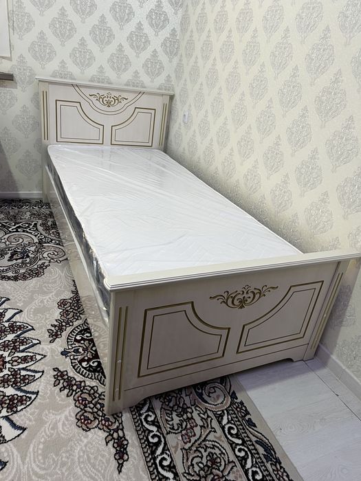 Крават  на скидке 100% МДФ  С матрасом ( Глория)