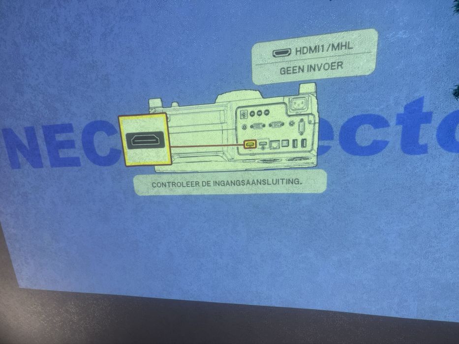 Ултракъсофокусен проектор NEC UM351W