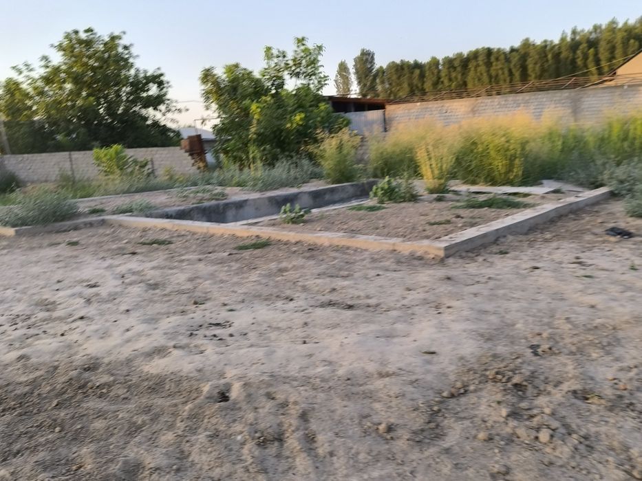 Вилла куриш учун мулжалланган 20 сотих бог девор уралган