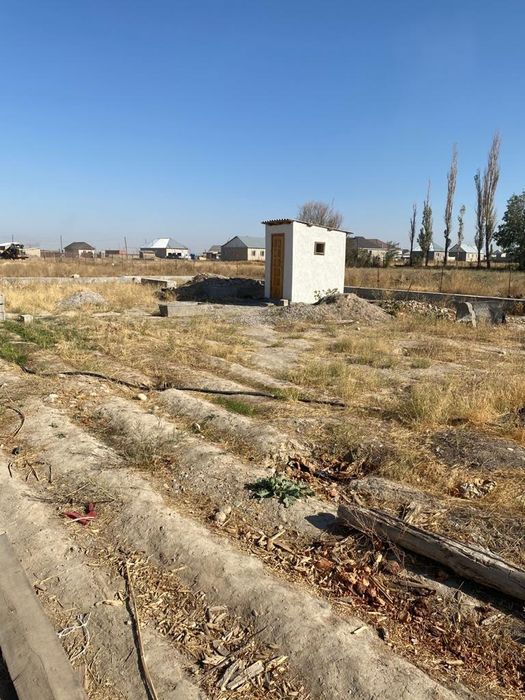 Продам участок с времянкой