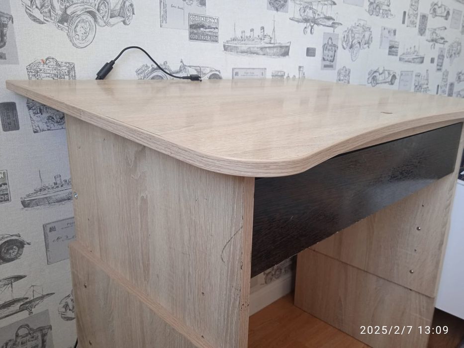 Продам письменный стол 2шт