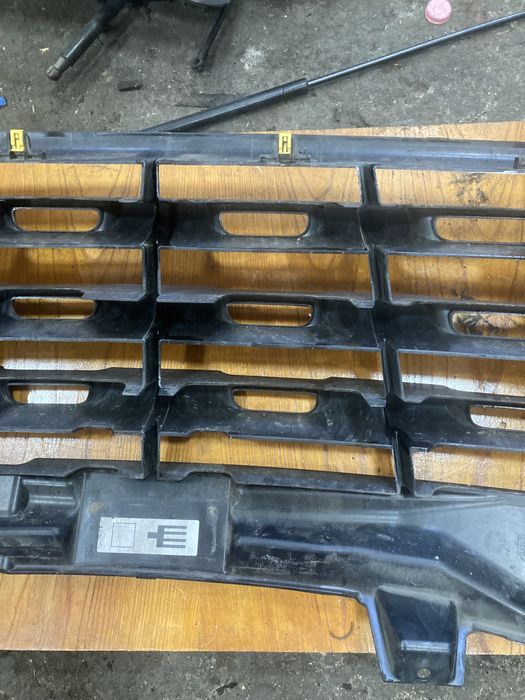 Master 2012 година Предна решетка