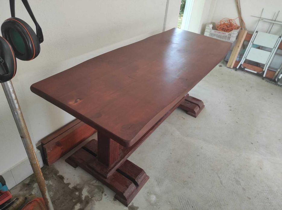 Дървена маса + 2 пейки от бор - масив