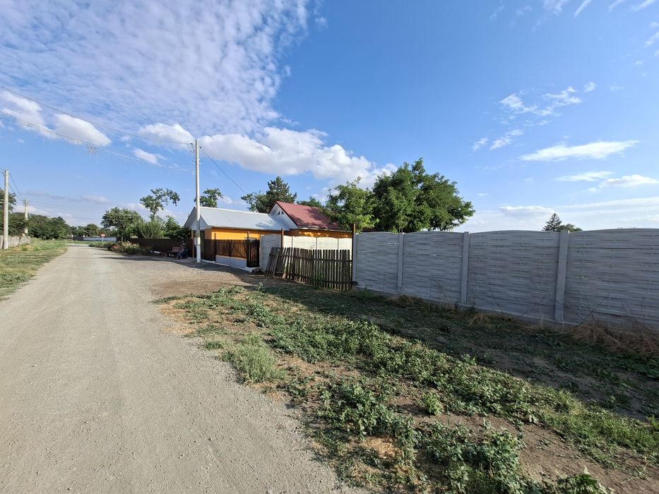 Casa de Vânzare +Curte 2000 MP