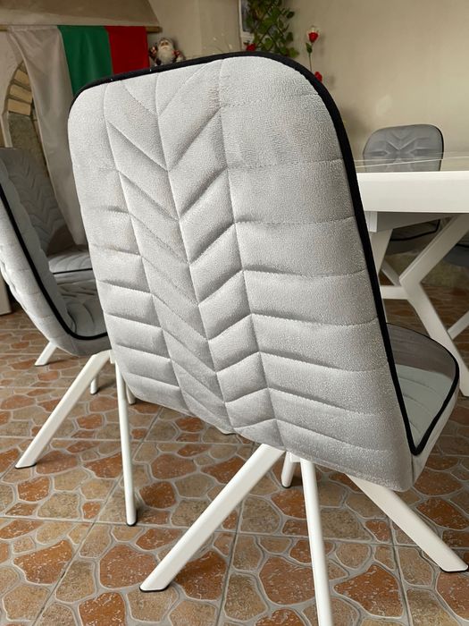 Голяма маса с 8 стола