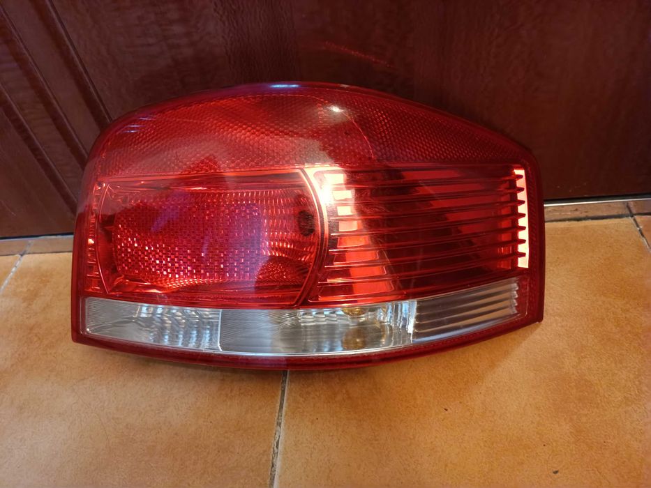 Stop lampa spate dreapta  audi A3 8P coupe 8p0945096021s cu soclu