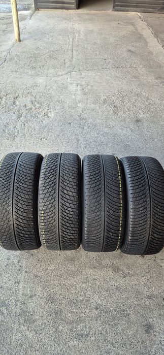 4 anvelope iarna ca si noi Michelin 255/40/21.Pretul este pe bucata.