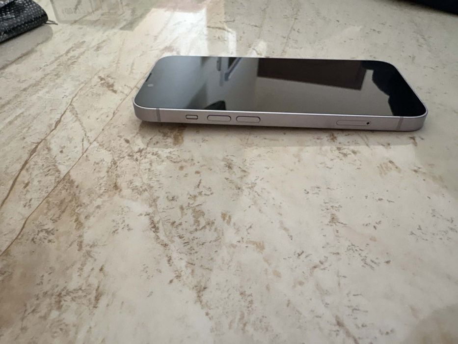 Продавам Iphone 14 128GB