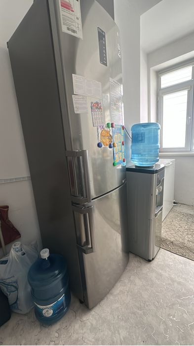 Холодилник lg продается.