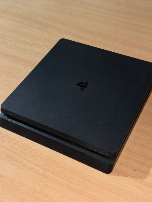 Продам PlayStation 4 (PS4) + 8 игр