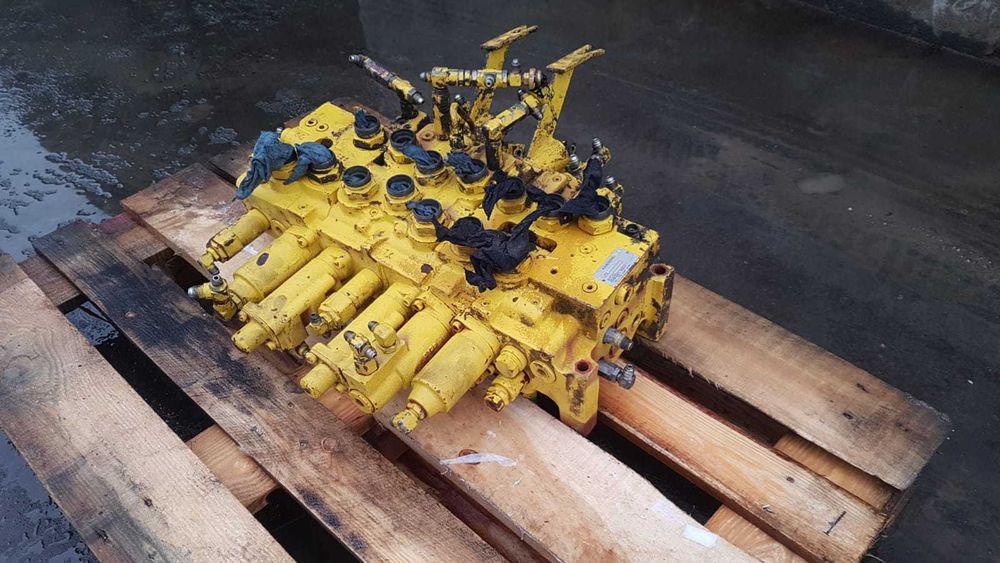Distribuitor hidraulic Kawasaki pentru Kobelco SK 210