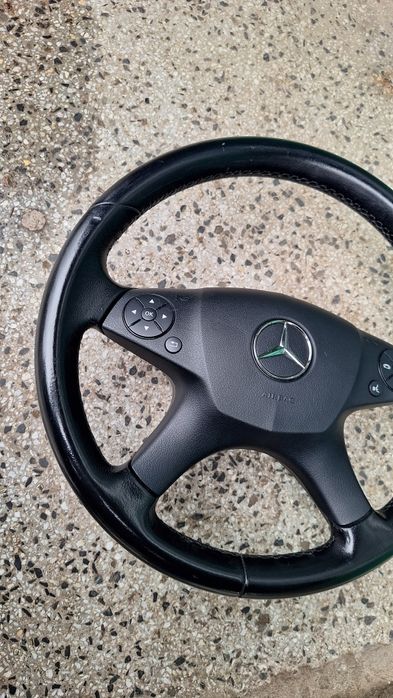 Продавам волан с аербег черна кожа за Ц класа 2007-2010 г.