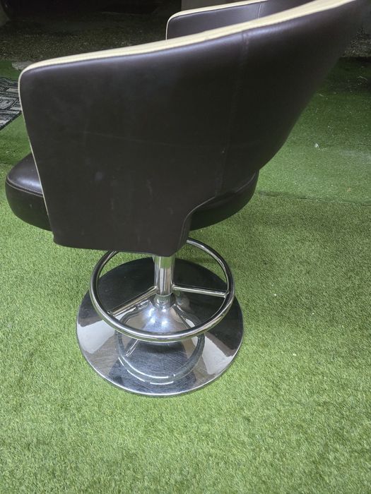 10 Scaune rotative  si reglabile pe înăltime  bar