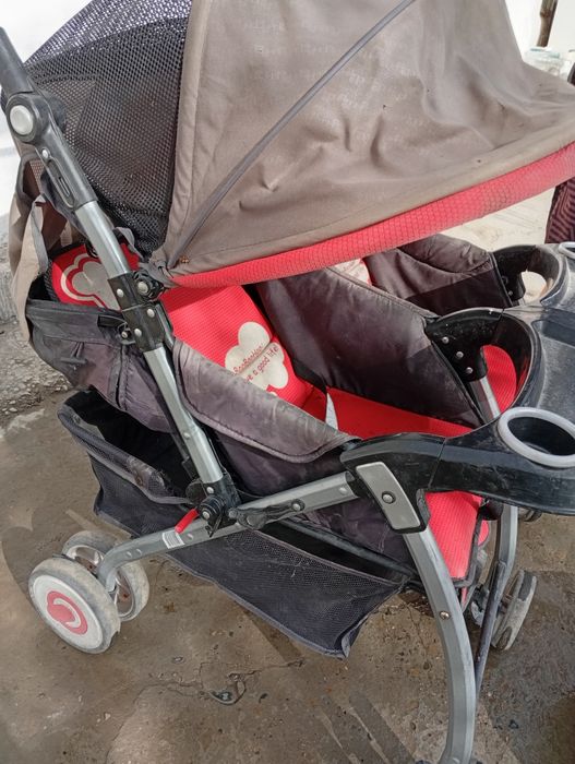 Egizak kolyaska sotiladi. Holati yaxshi