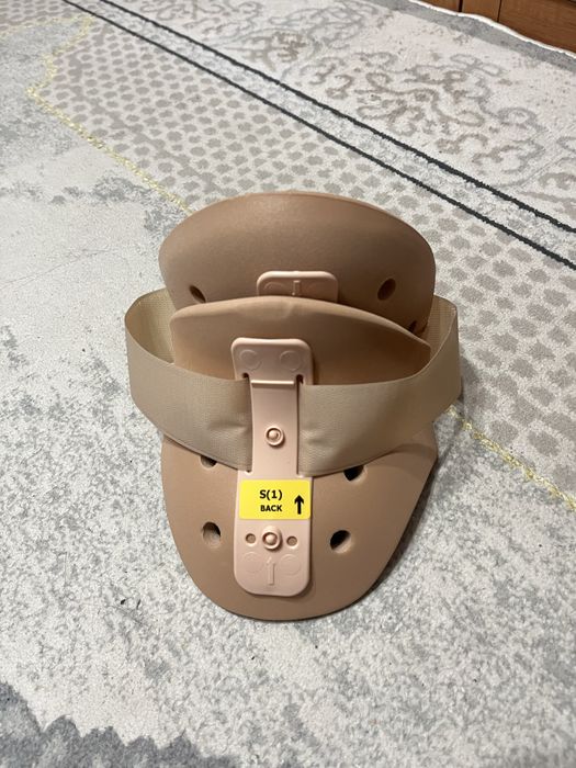 Шейный ортез (шейный воротник)