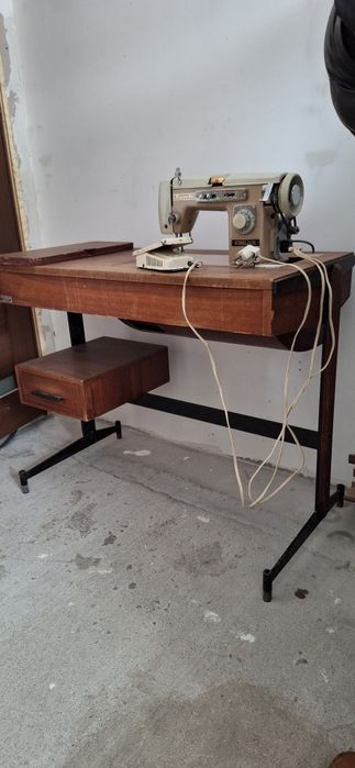 Masina de cusut electrica