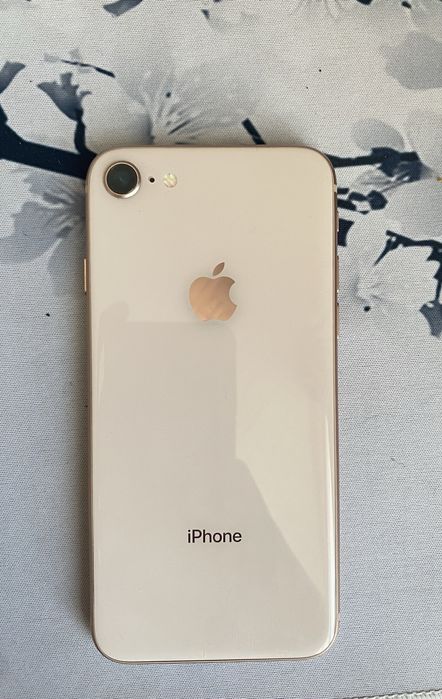 Айфон 8 Обменяю на любое что то