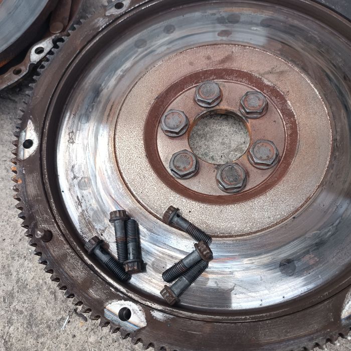 Продавам Твърд  Маховик