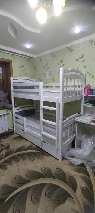Двухъярусная кровать