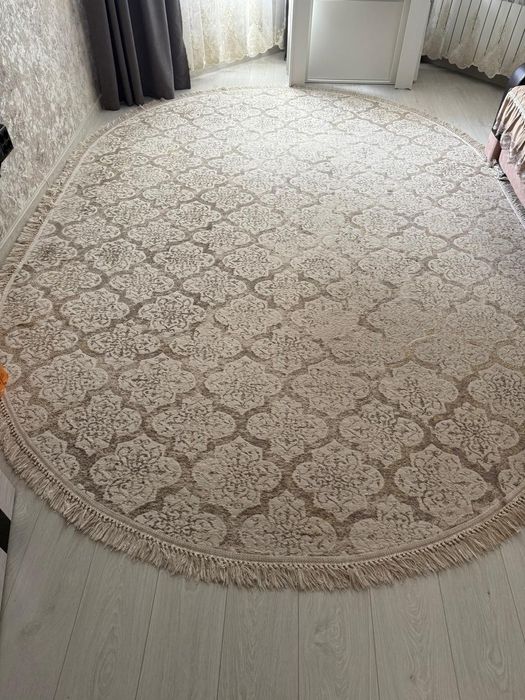 Ковер овальный, бежевый
