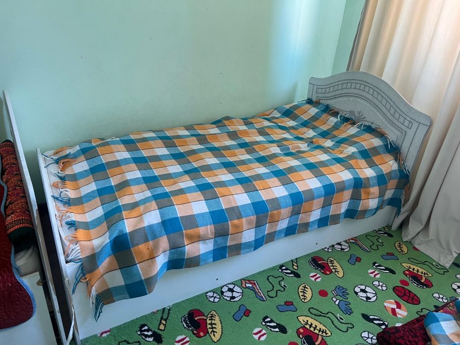 Продам кровать с матрасом