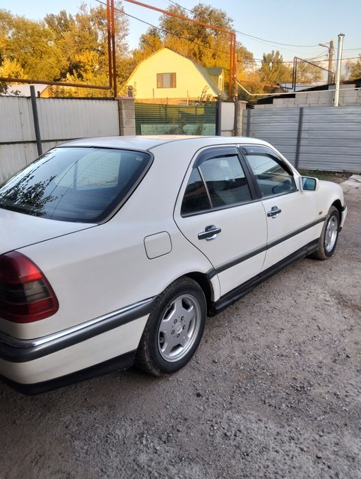 Авто машина мерс с200