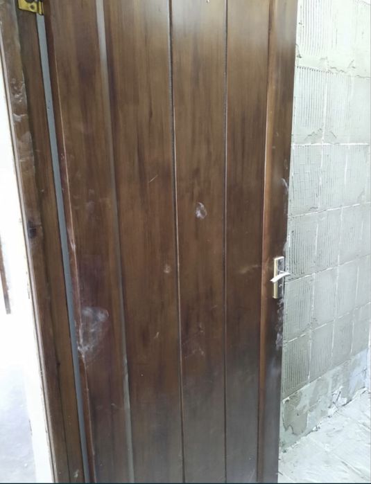 Двери из дерева.