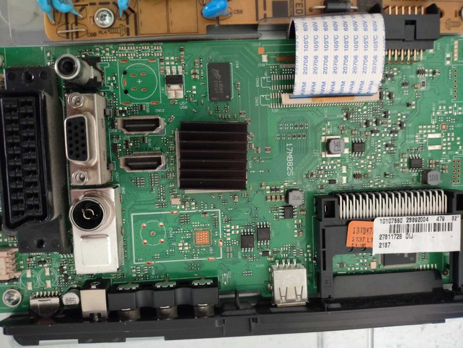 Телевизор Hitachi 32 на части