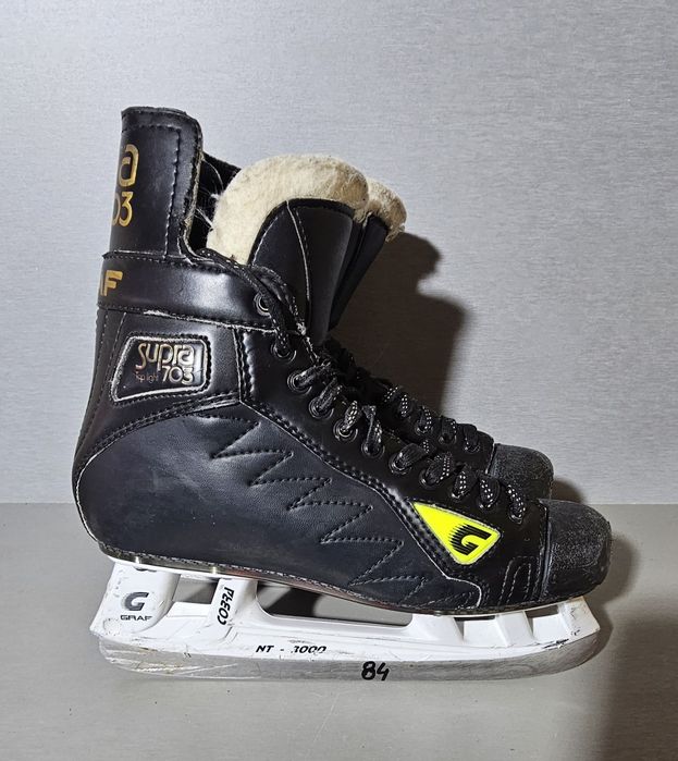 Patine 84 hochei hockey Graf supra 703   marime   45 ( 29   cm lungime interioara). Pentru alte modele vezi anunțurile mele.