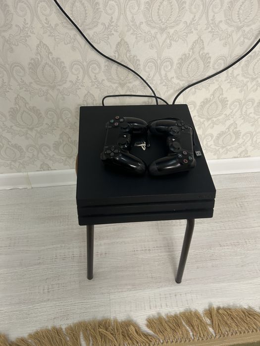 Продам пс 4 про есть 14 игр