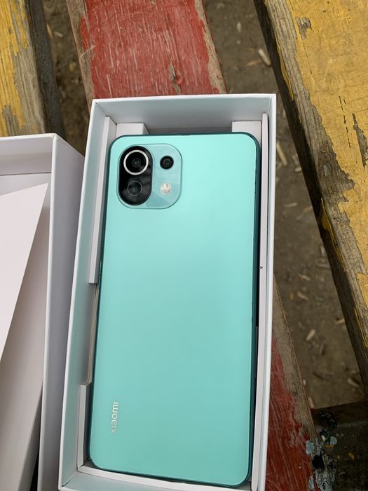 продается телефон Xiaomi Mi 11 lite 5G ne