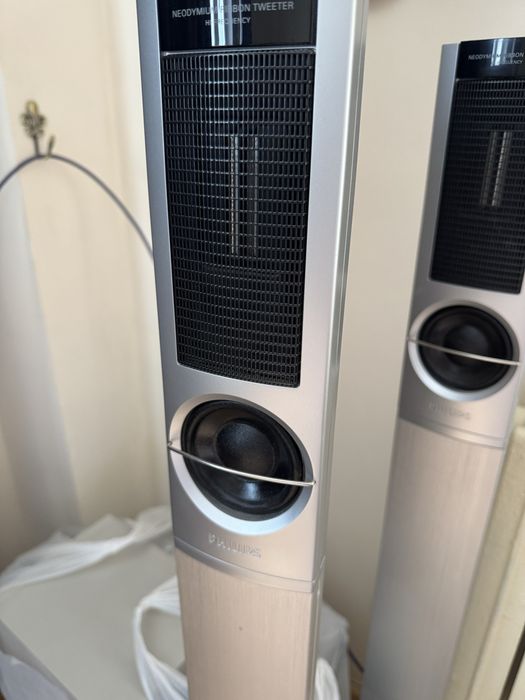 Телевизор + колонки philips + проигрыватель