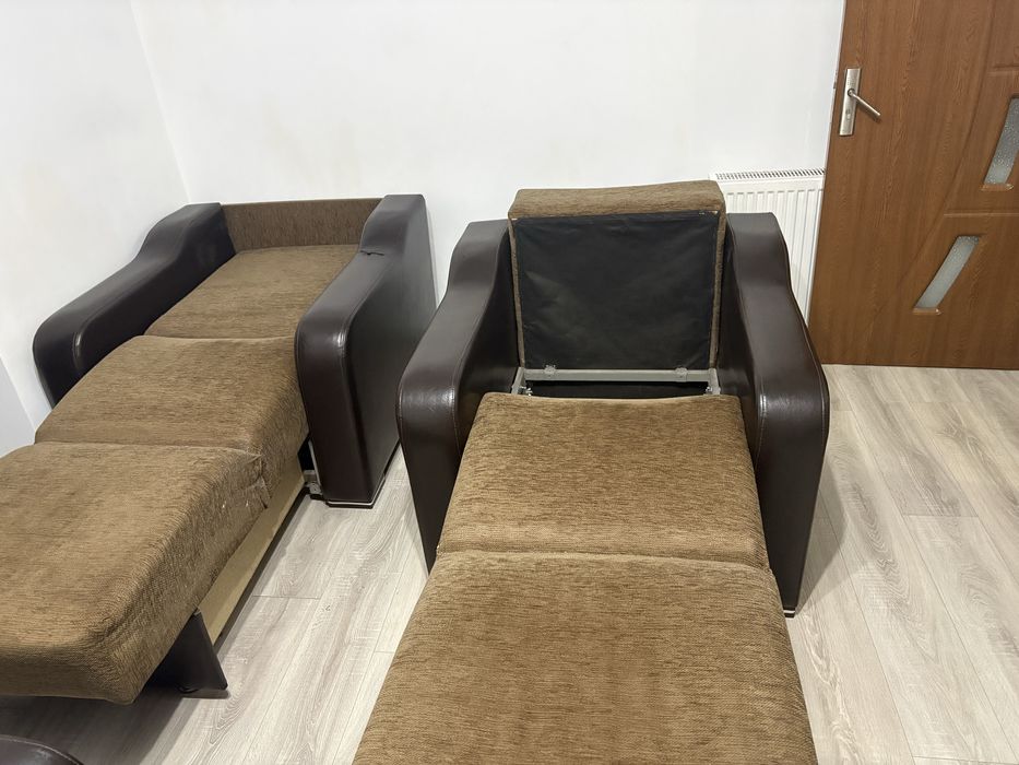 Vind  2 fotolii tip pat din piele